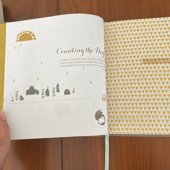 Welcome baby keepsake book - Picture 8 of 8